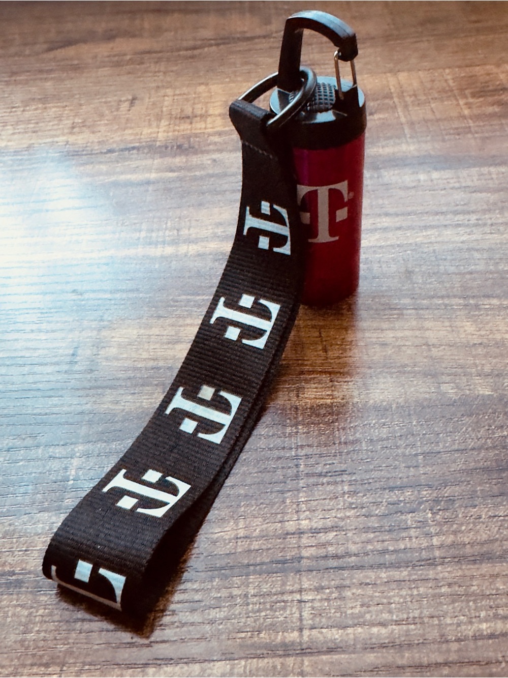 T-Mobile Mini LED Keychain Flashlight Magenta New - Picture 2 of 4